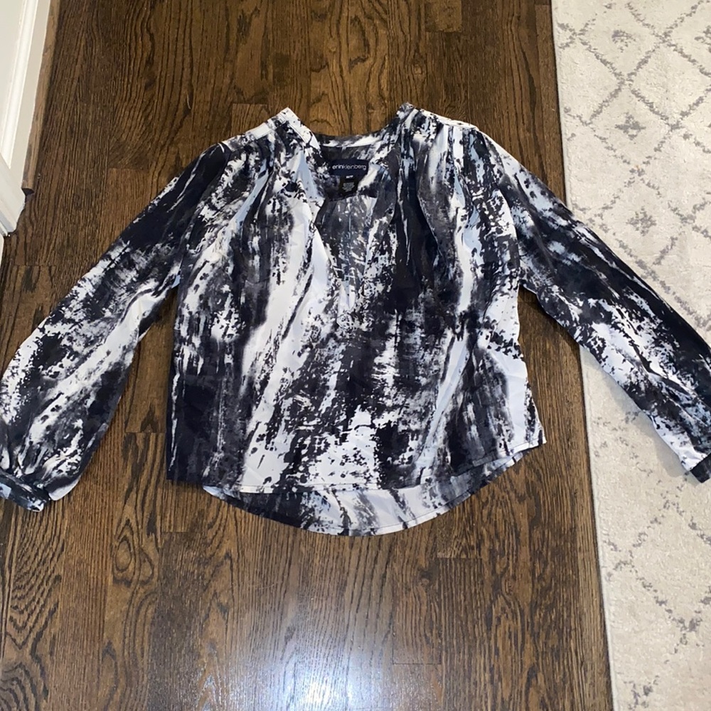 Erinkleinberg black and white top